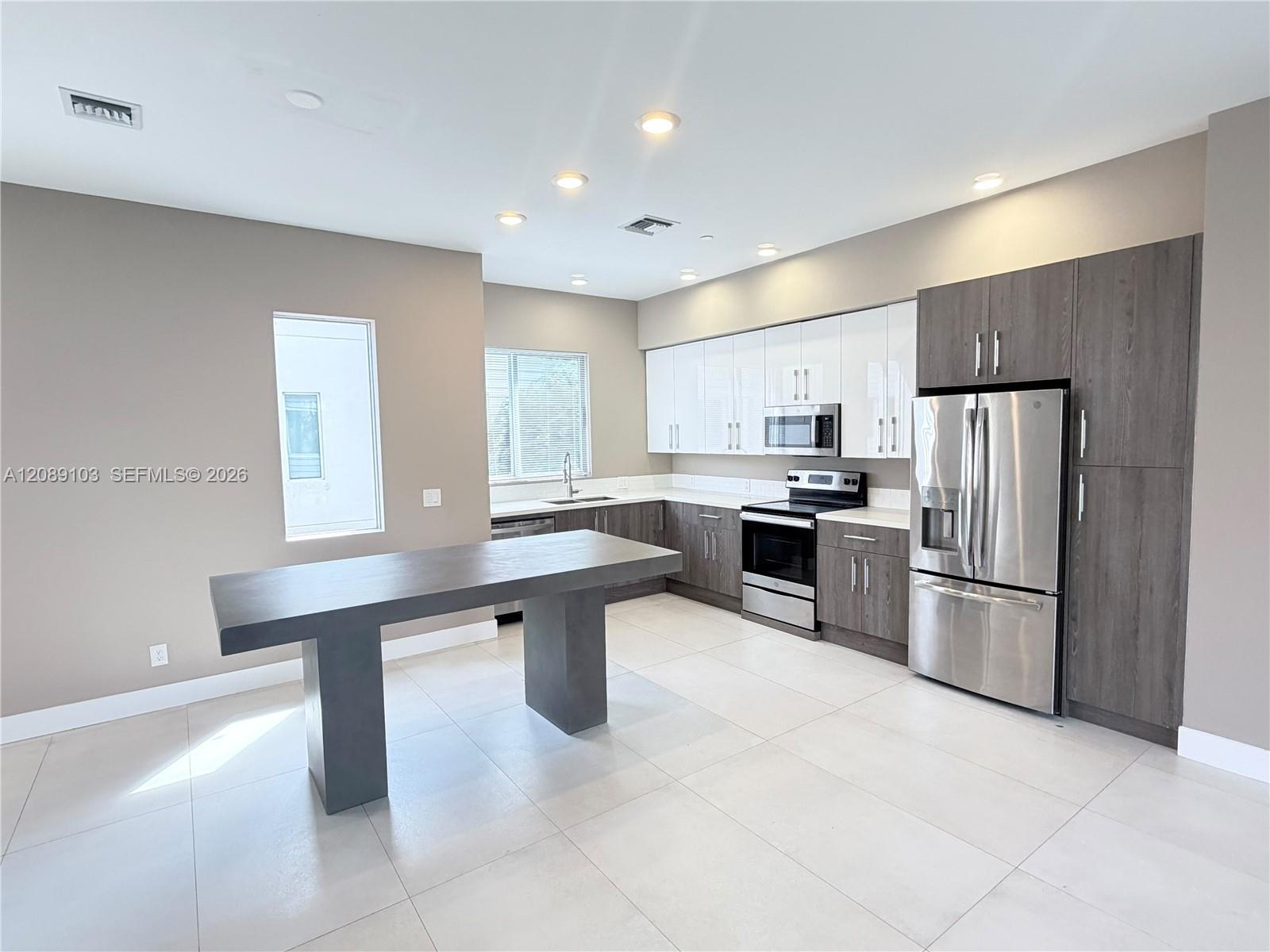 612 NE 12th Ave # 612 — Photo 4