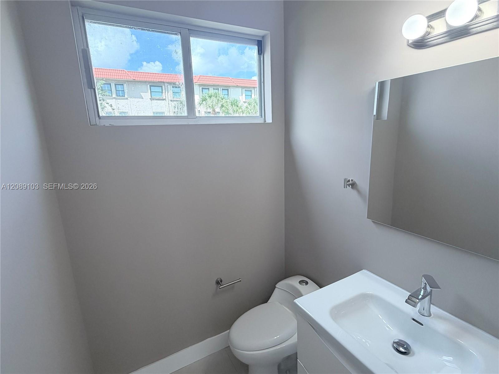 612 NE 12th Ave # 612 — Photo 5