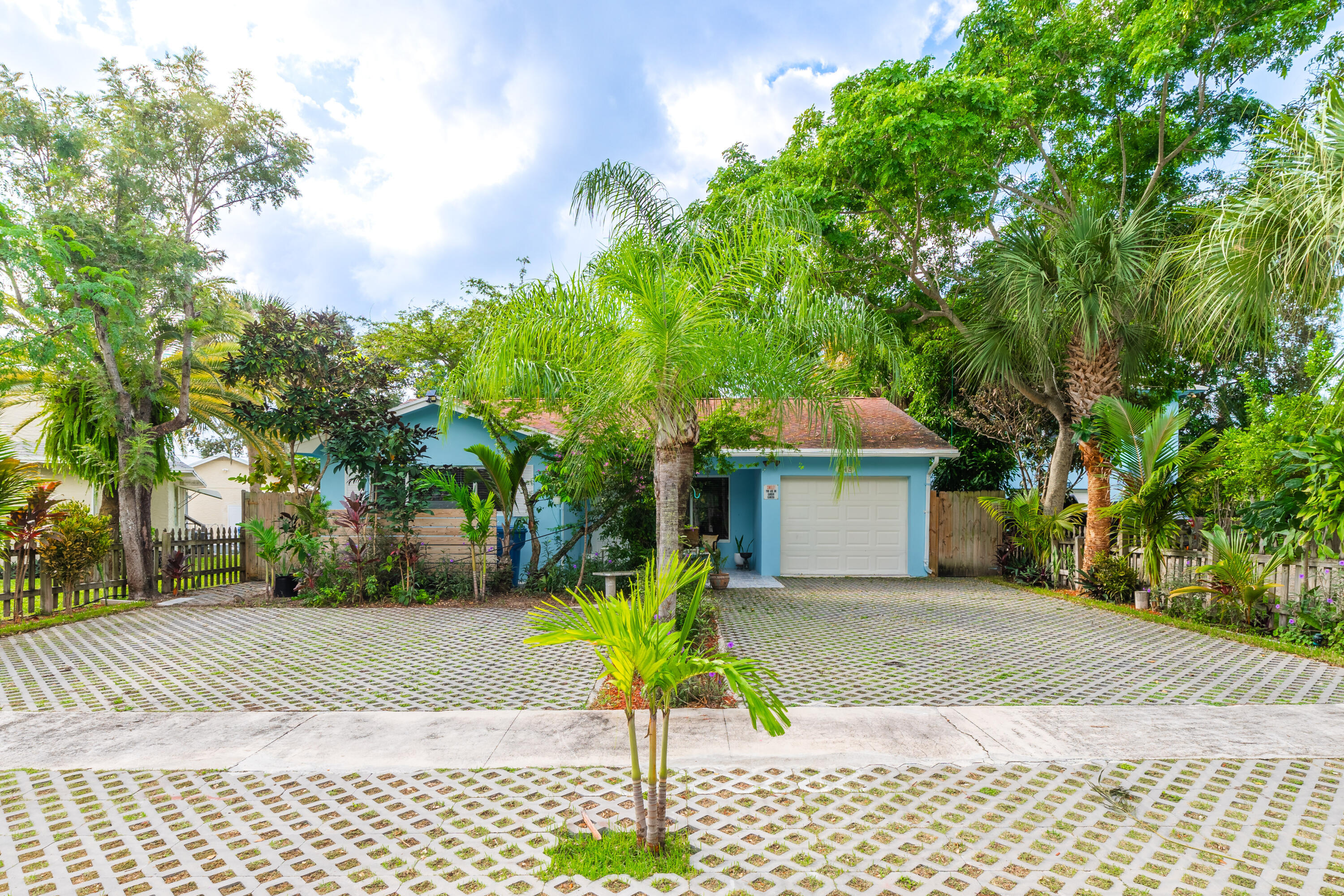 545 S LAKE Drive — Photo 5