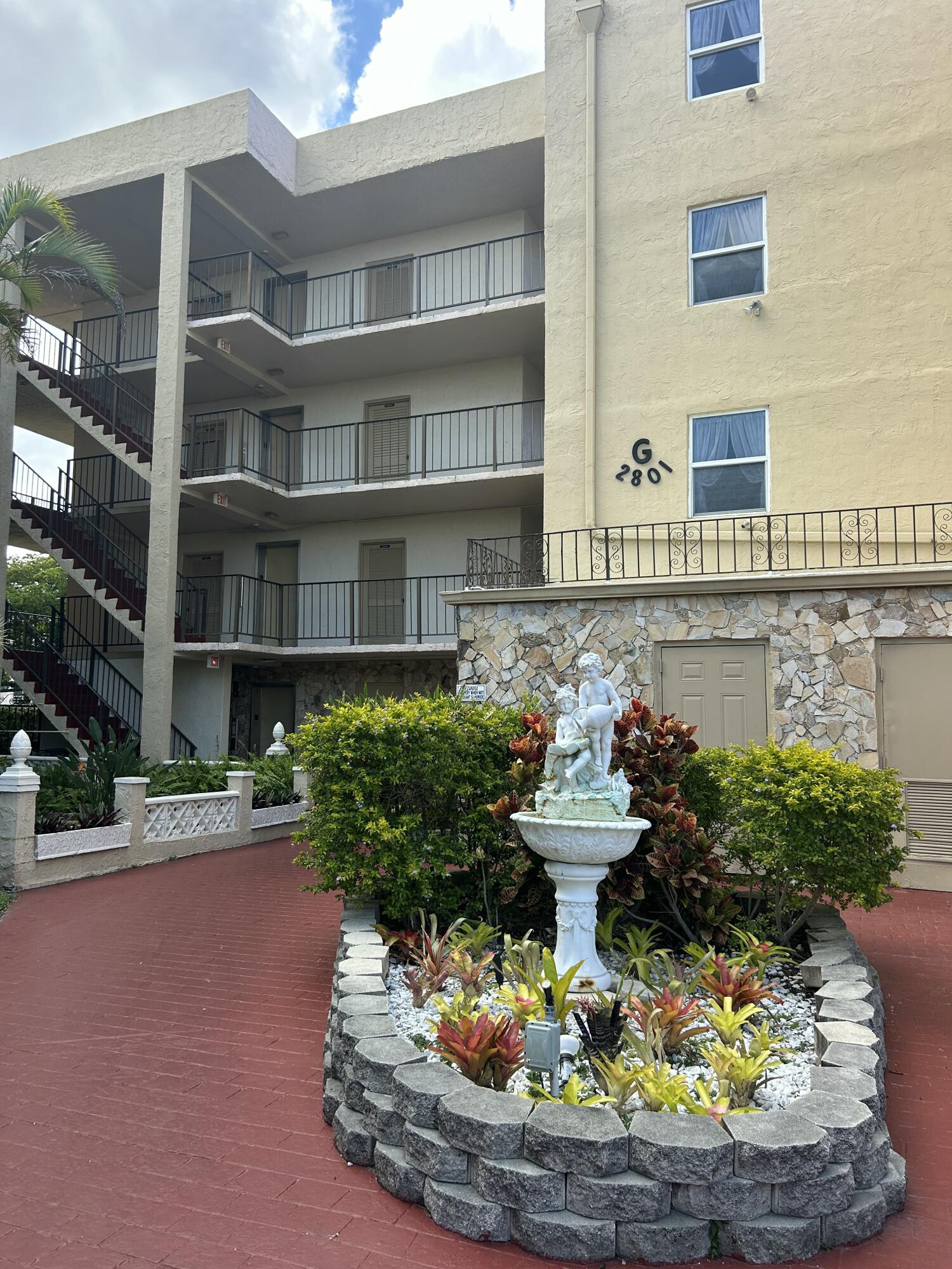 2801 Somerset Drive # 201, Lauderdale Lakes FL 33311