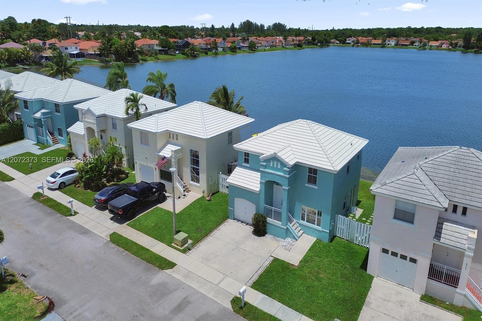 6733 Bayfront Dr — Photo 2