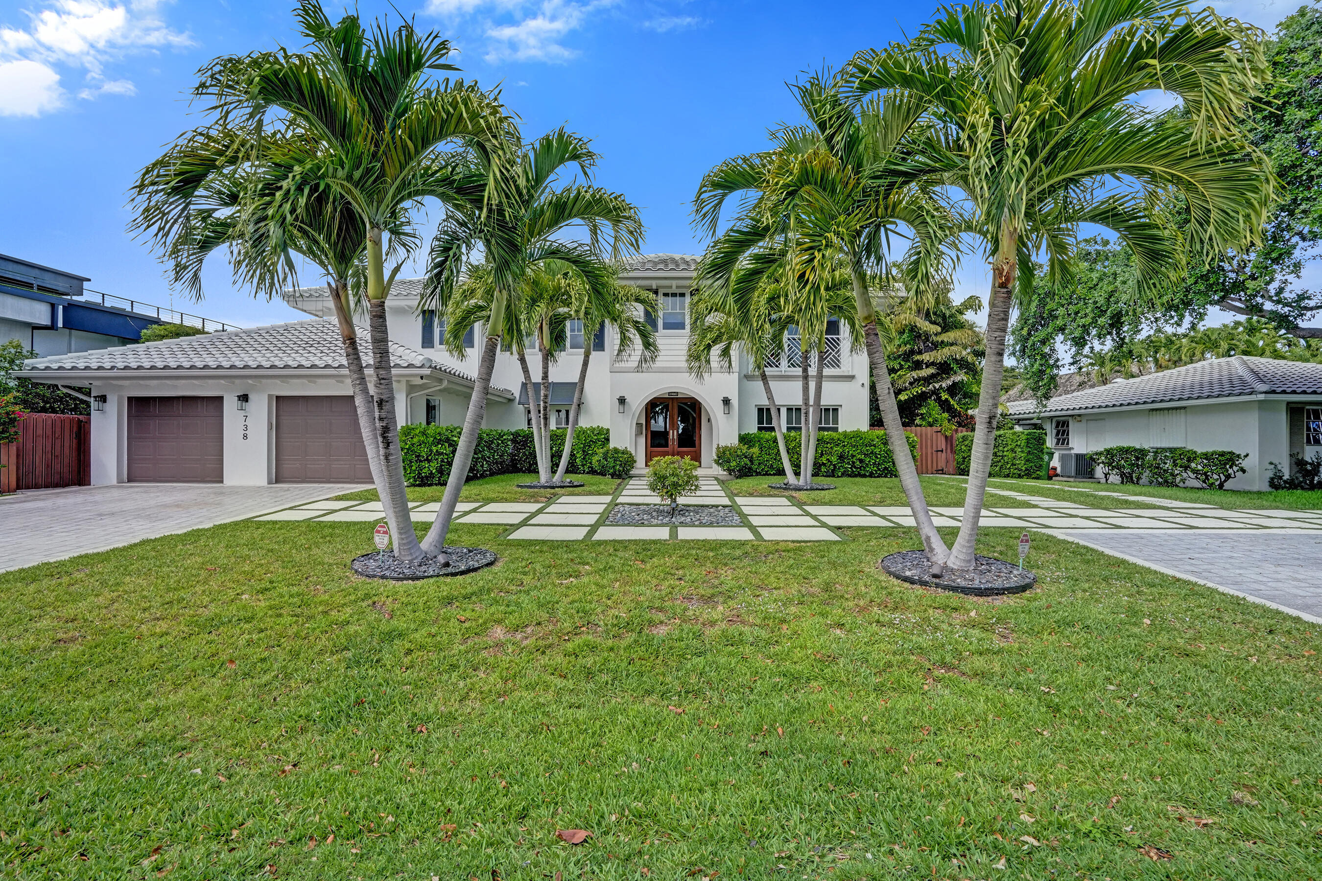 738 MIDDLE RIVER Drive — Photo 4