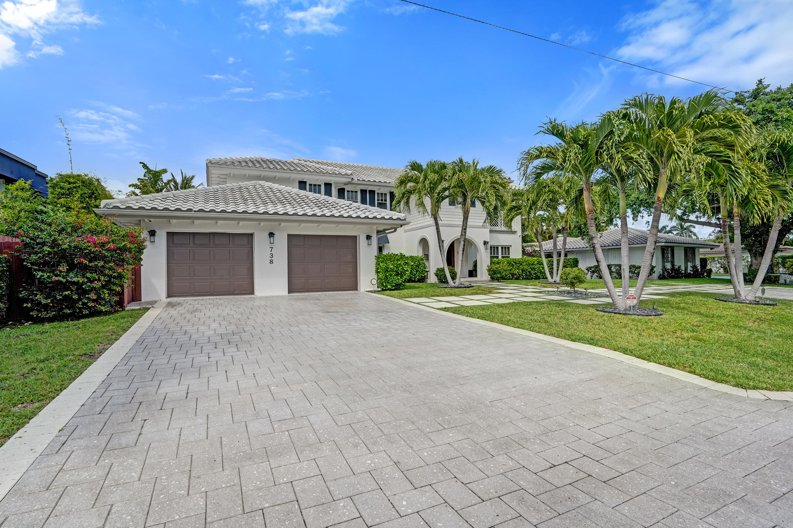 738 MIDDLE RIVER Drive — Photo 3