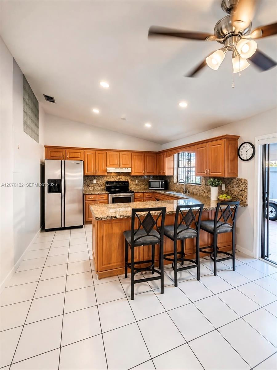 2219 SW 137th Pl — Photo 2