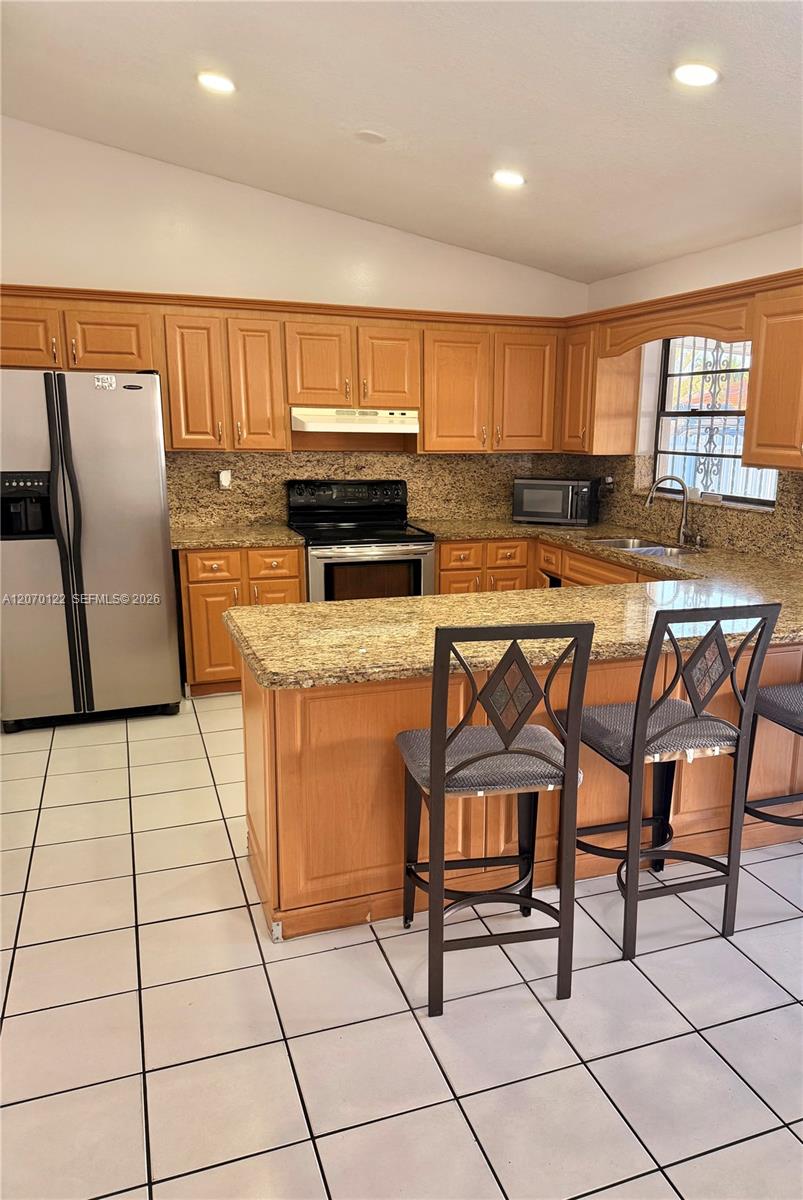 2219 SW 137th Pl — Photo 3
