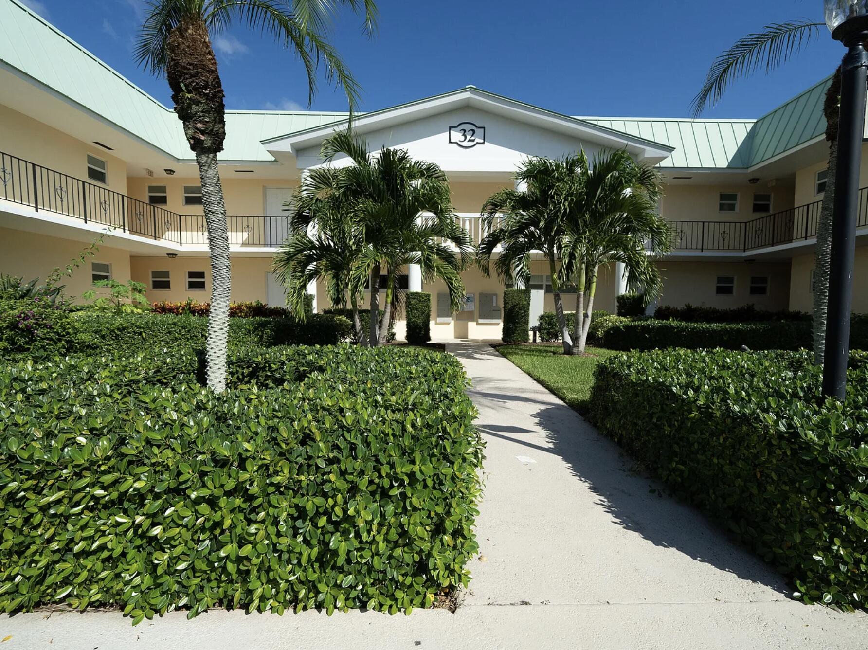 32 COLONIAL CLUB Drive # 102, Boynton Beach FL 33435