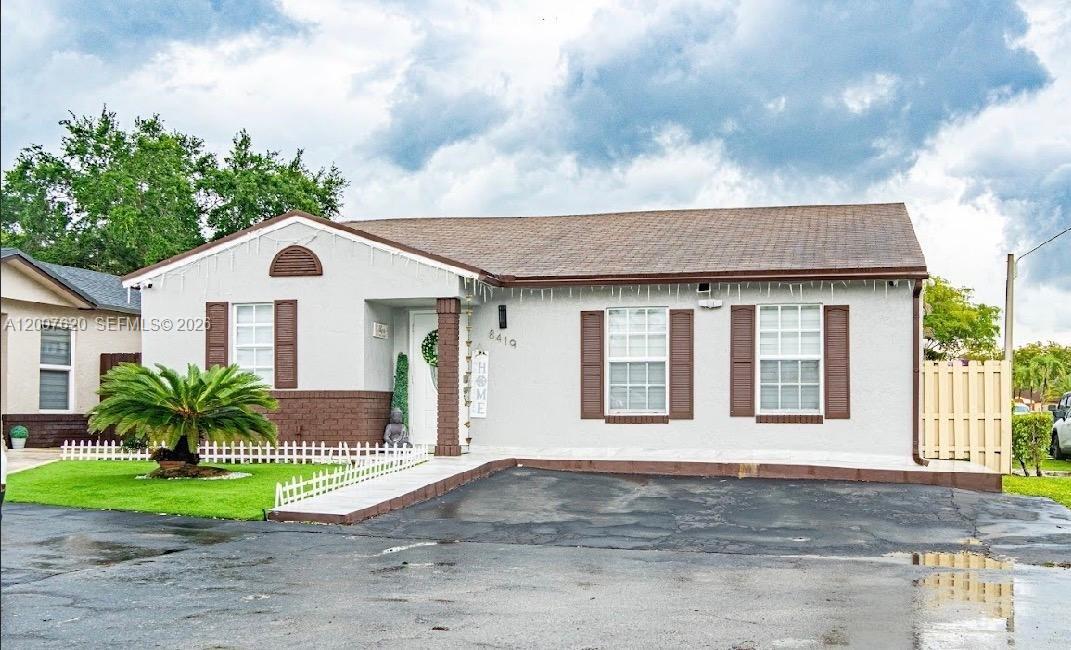 8419 NW 193rd Ln, Hialeah FL 33015