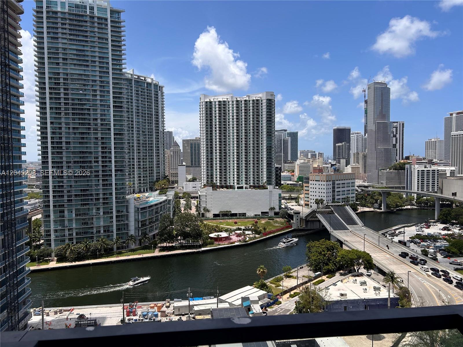 Wonderful views of the Miami River!