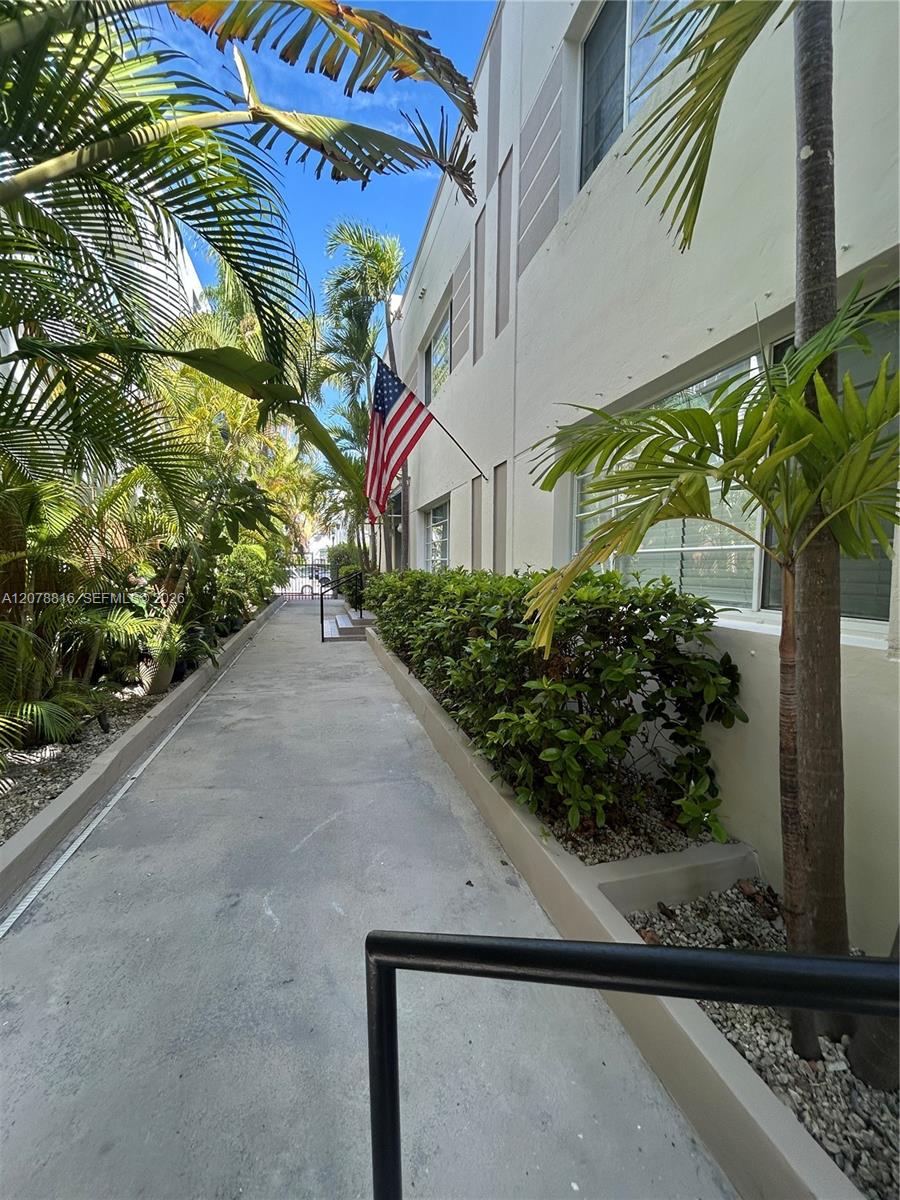 345 collins ave # 4 — Photo 4