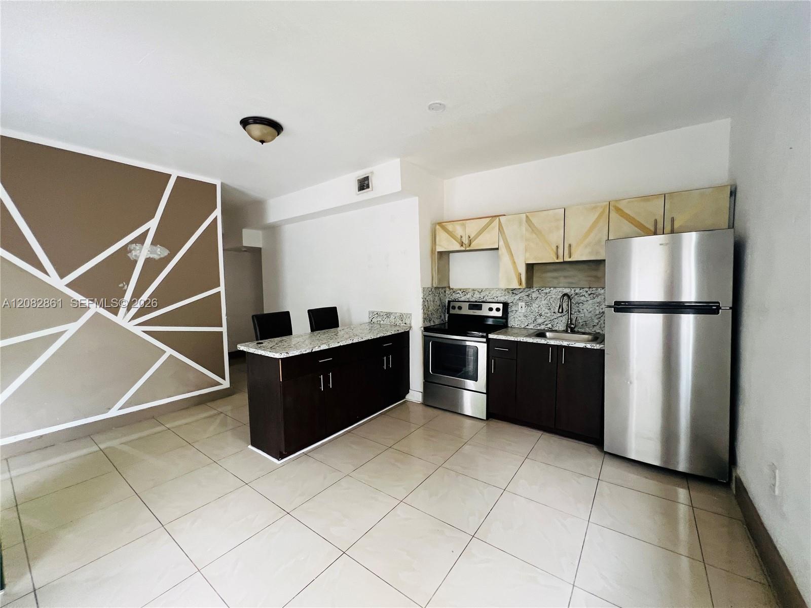 876 SW 2nd St # 2 — Photo 2