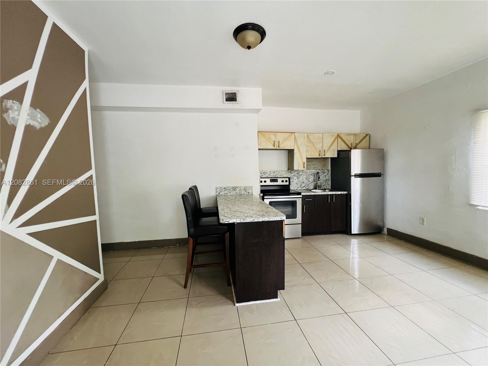 876 SW 2nd St # 2 — Photo 3