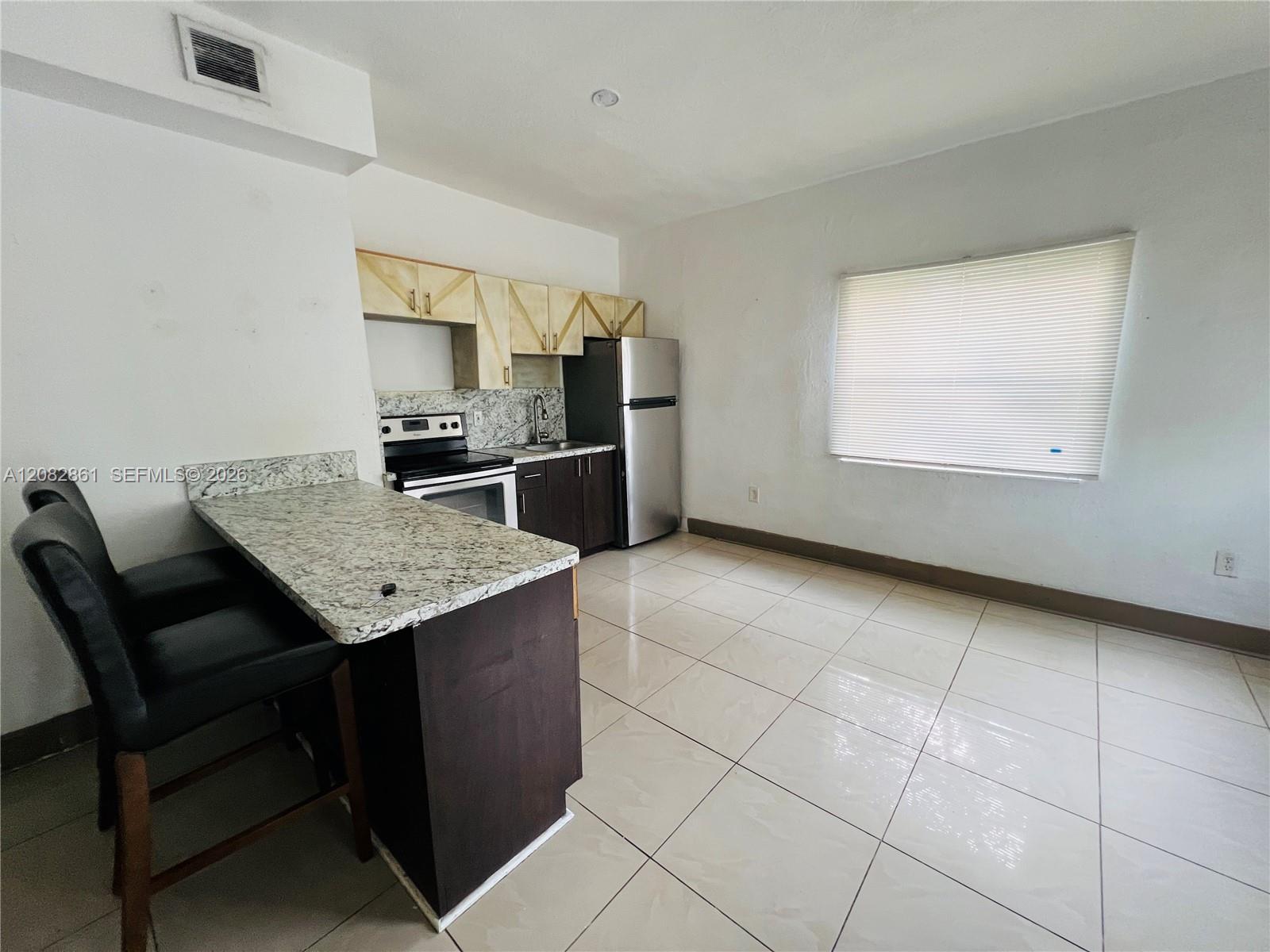 876 SW 2nd St # 2 — Photo 4