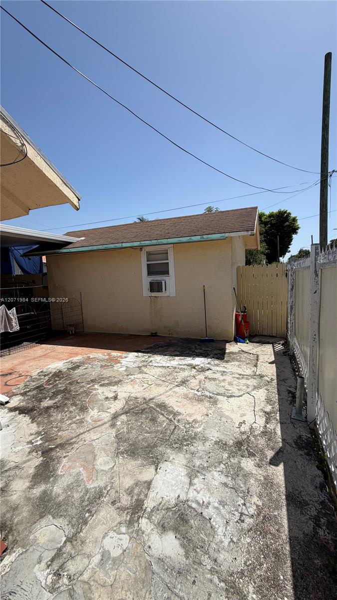 2027 NW 1st Ter # R — Photo 4