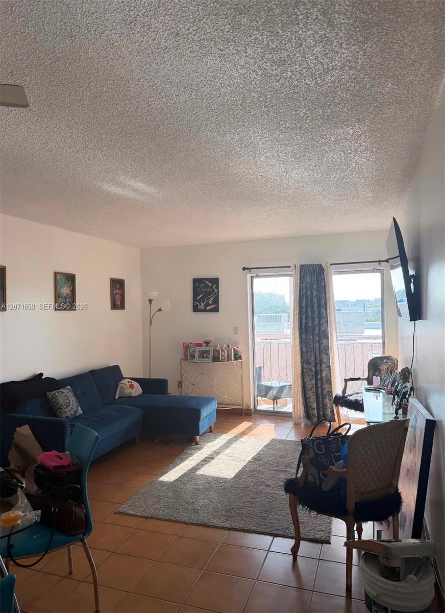 3640 NW 9 # 407 — Photo 3
