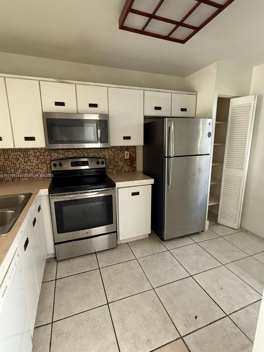 438 NE 210th Cir Ter # 4B — Photo 2