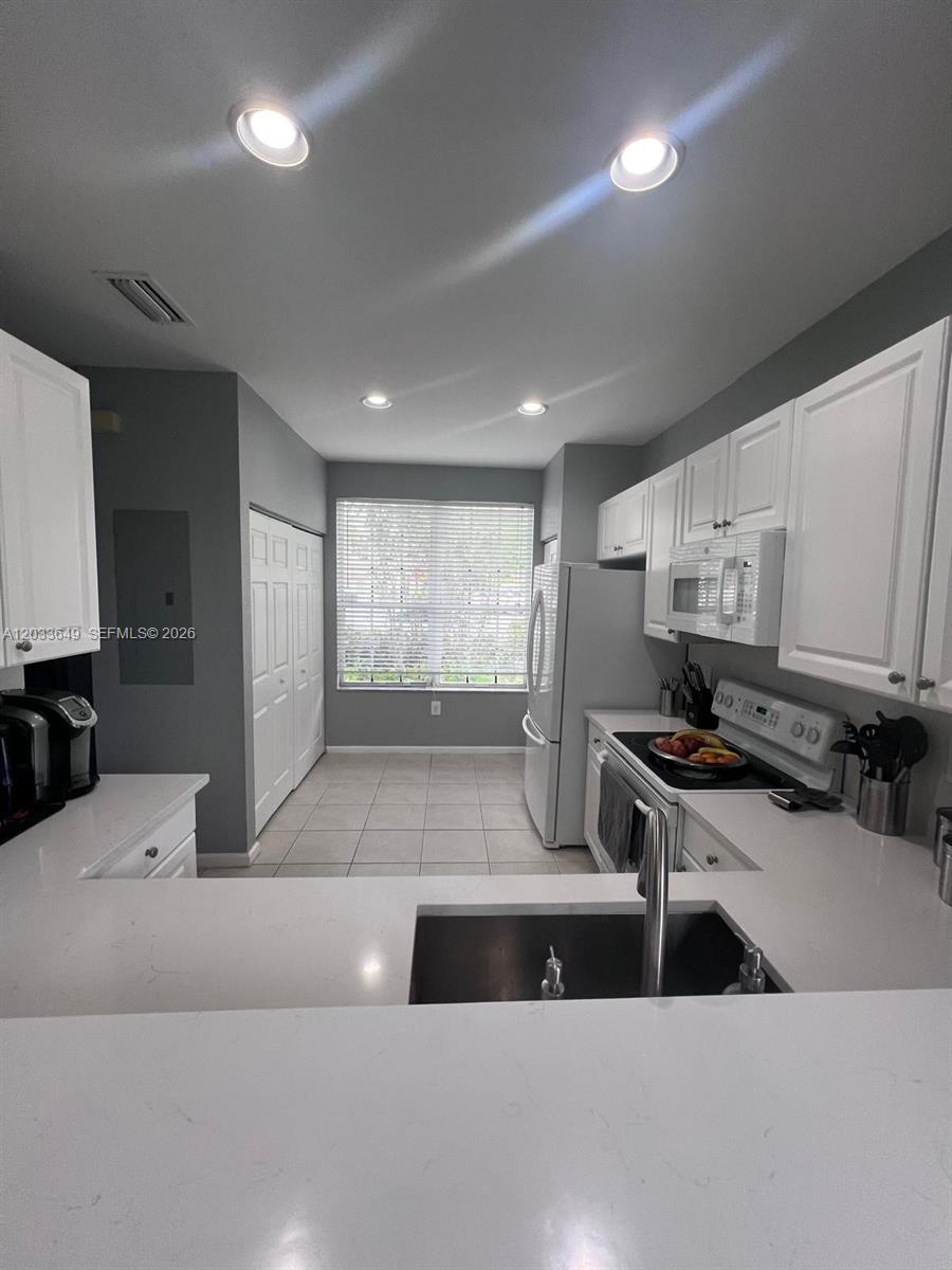 681 NW 42nd Ave, Plantation FL 33317