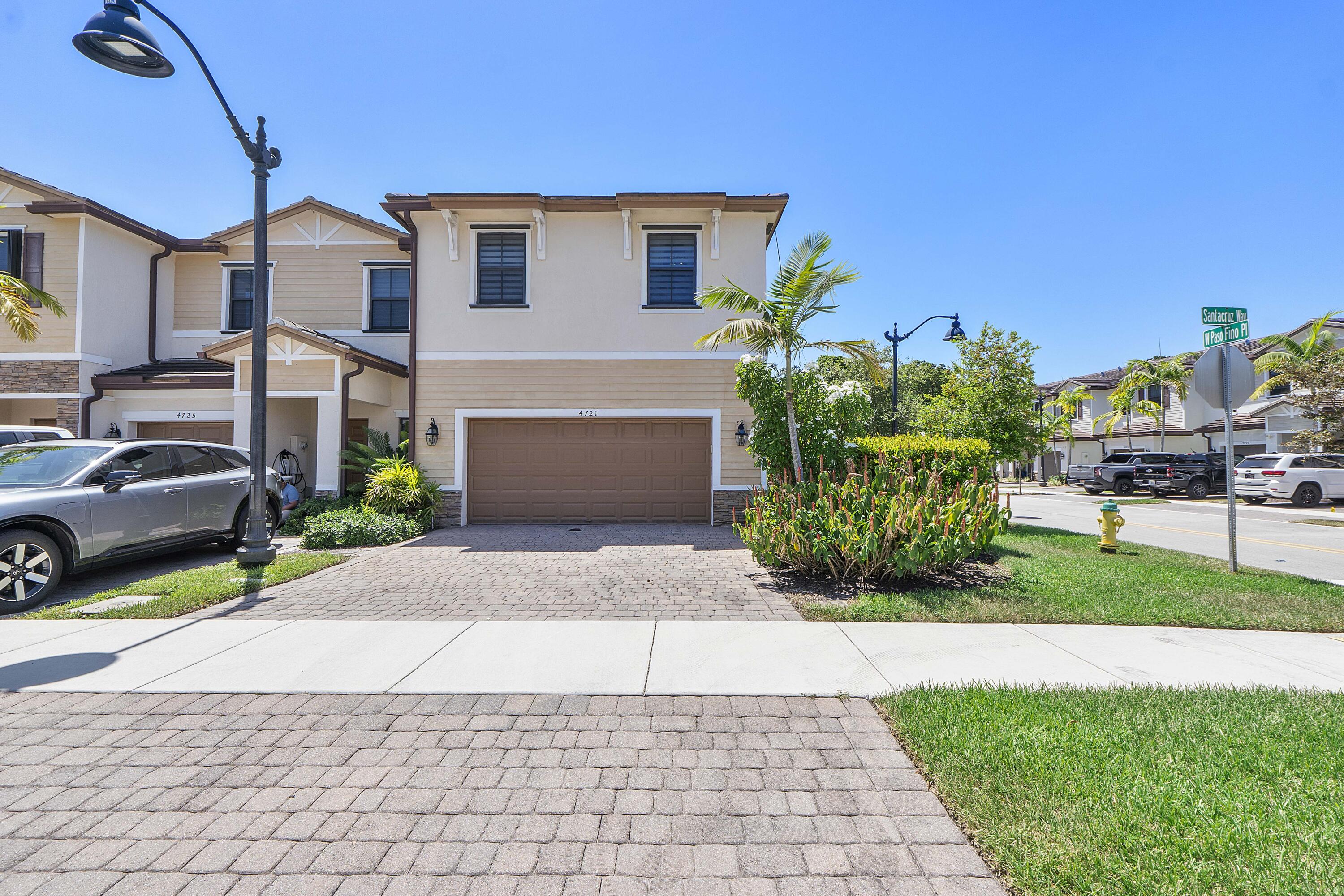 4721 Santa Cruz Way, Davie FL 33314