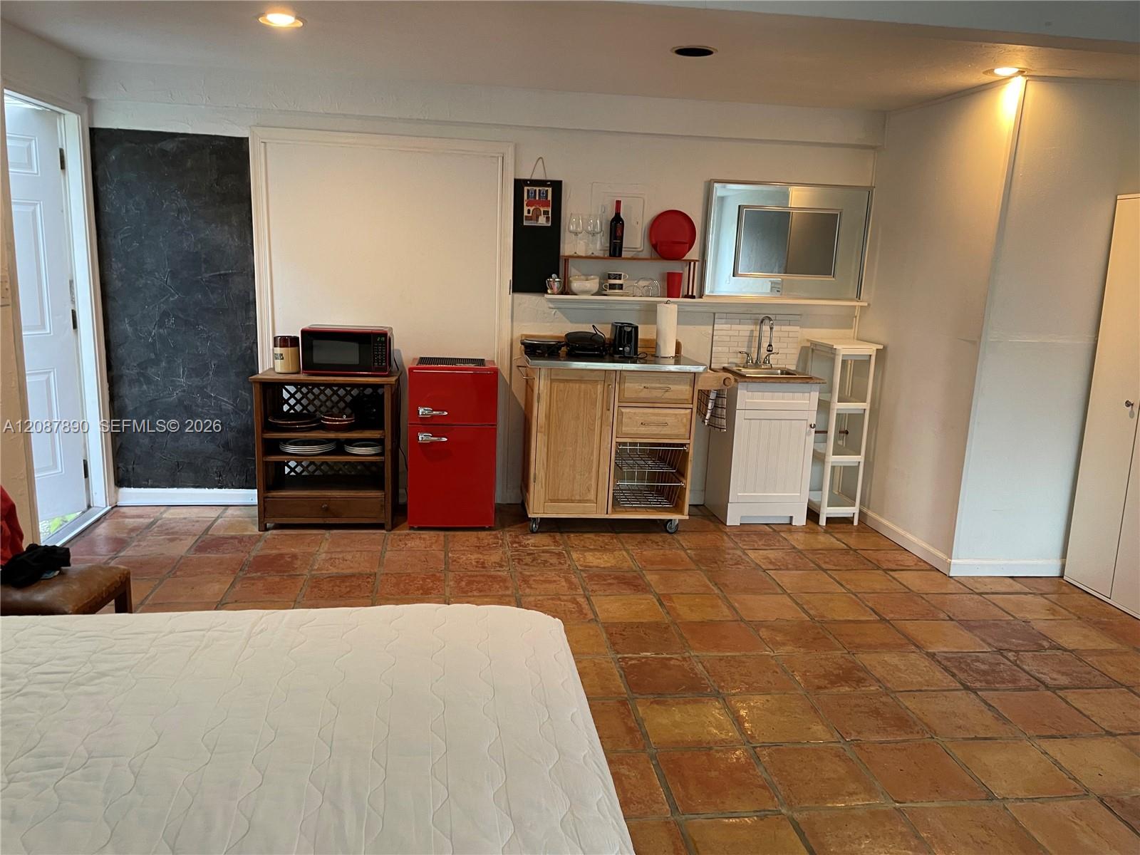 208 NE 22nd Ave # 0 — Photo 4
