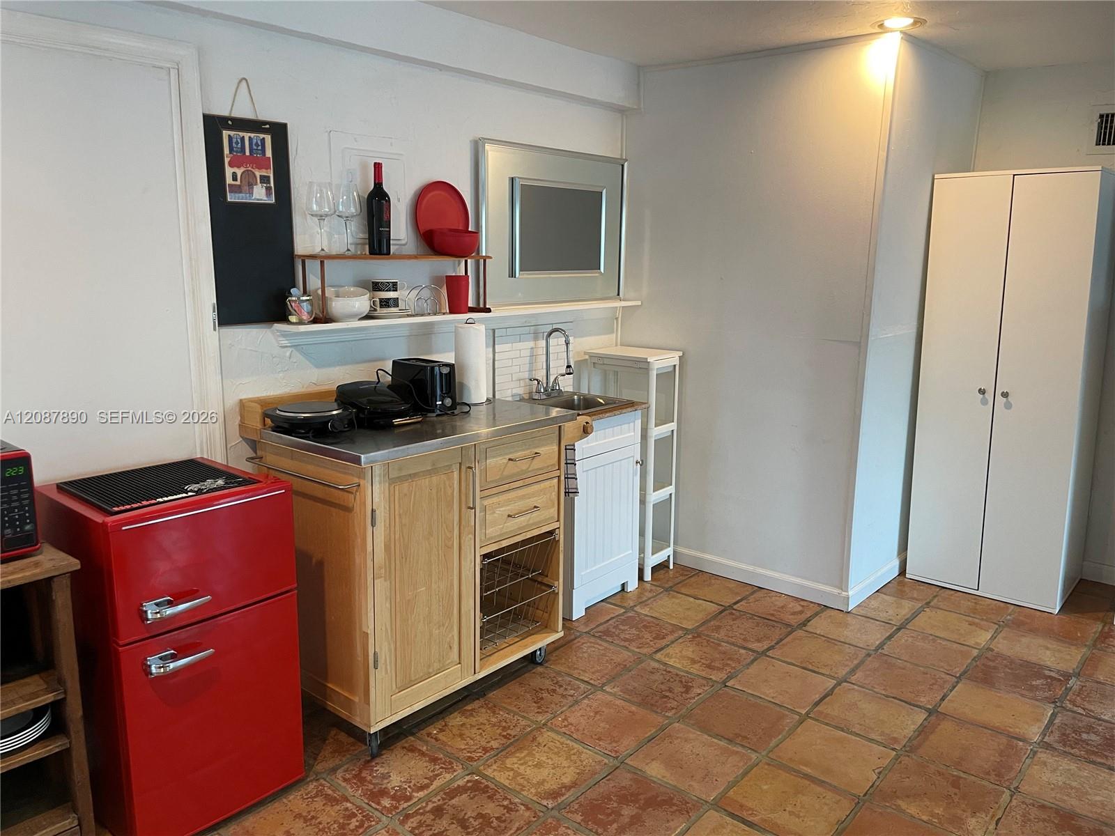 208 NE 22nd Ave # 0 — Photo 5