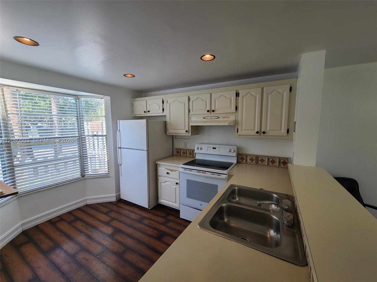 173 SW 3rd St # 173 — Photo 3