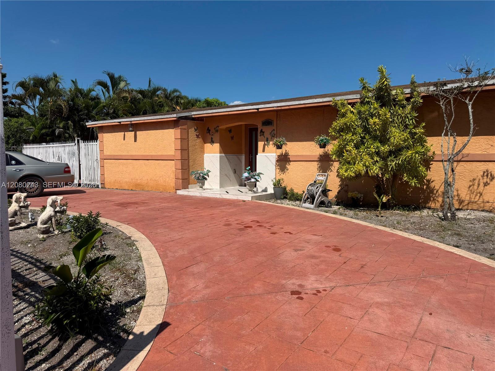 19205 NW 47th Pl — Photo 2