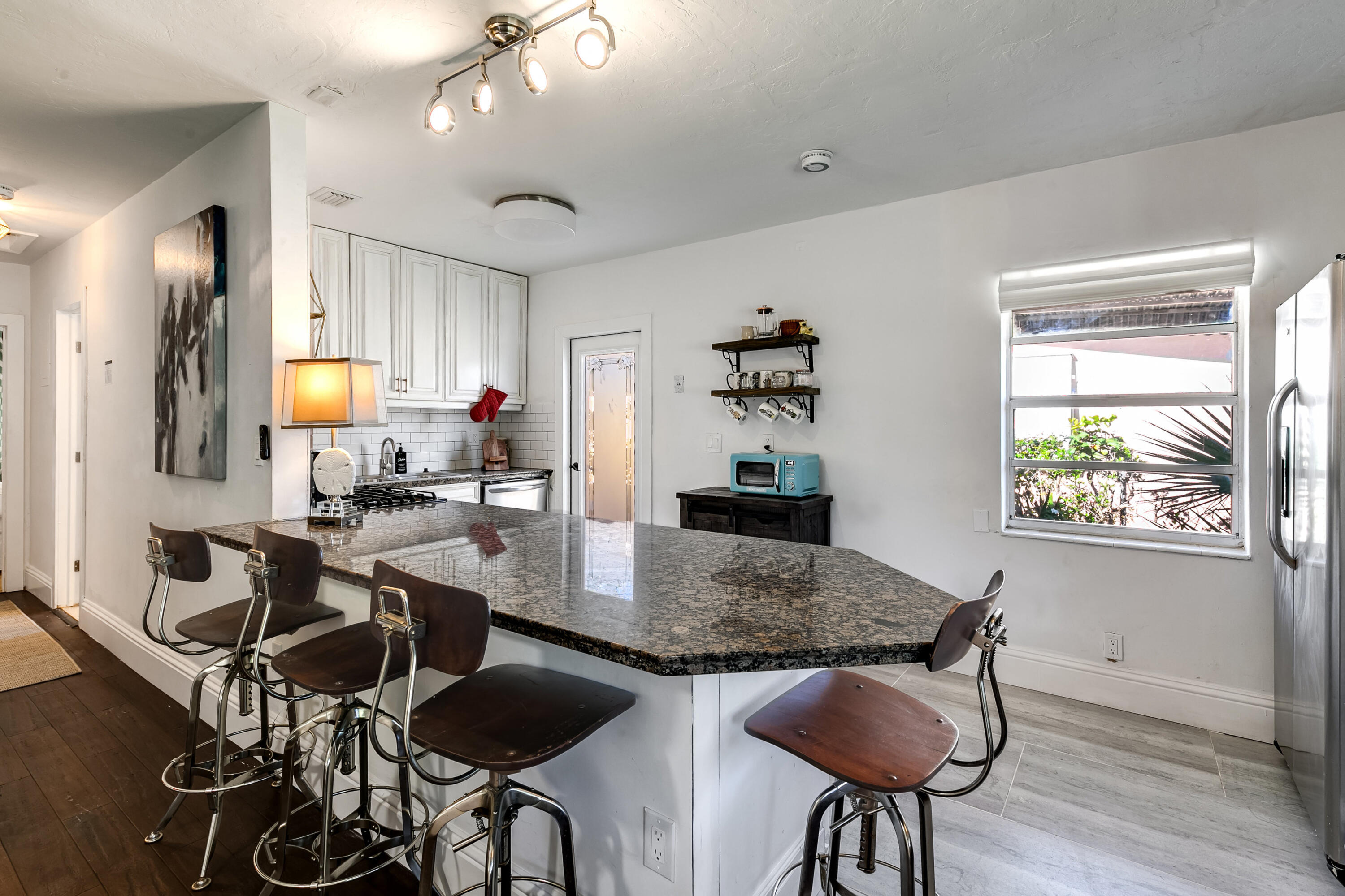 609 S ARNOLD Avenue — Photo 5
