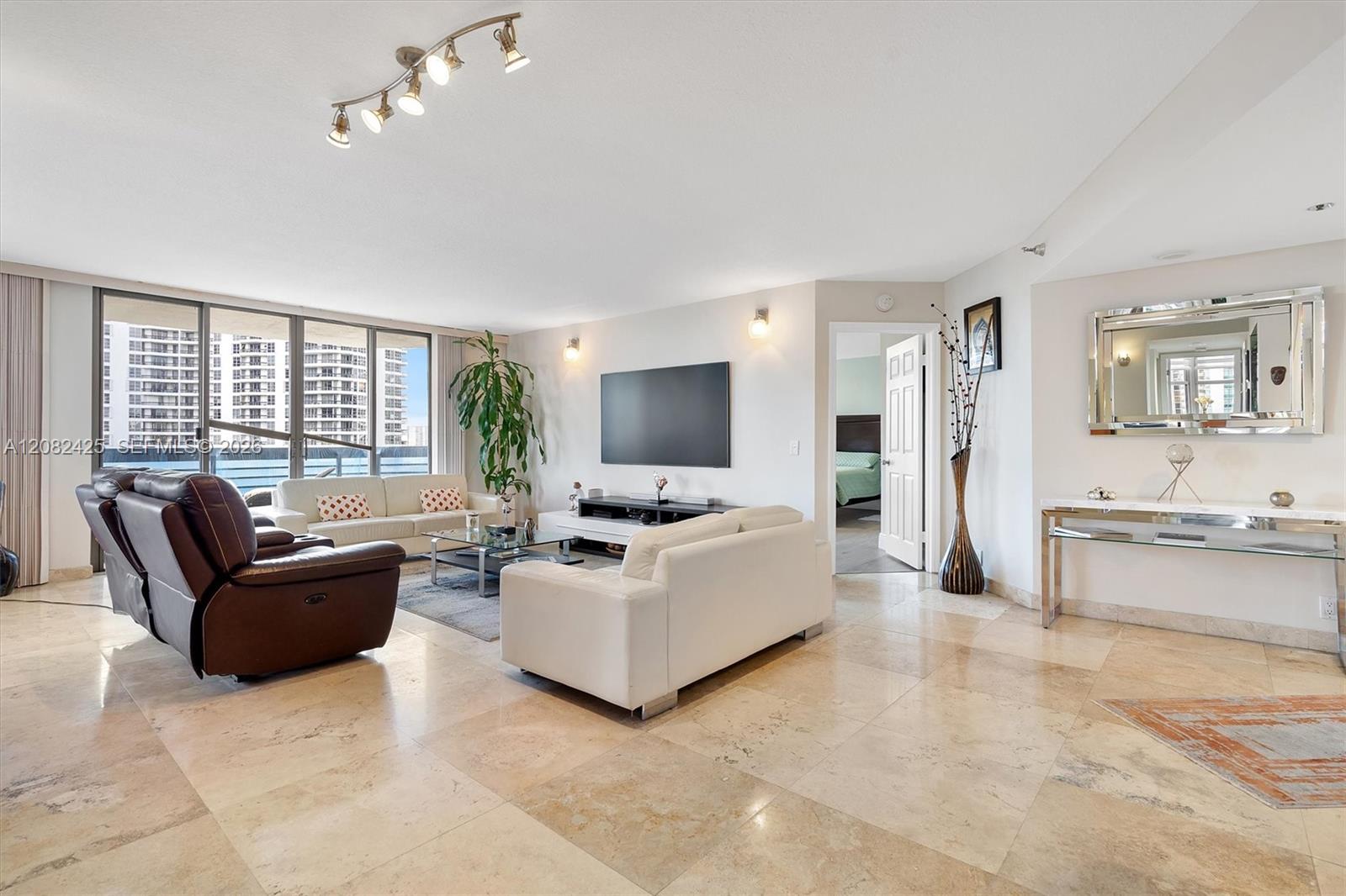 3500 Mystic Pointe Dr # 806 — Photo 2