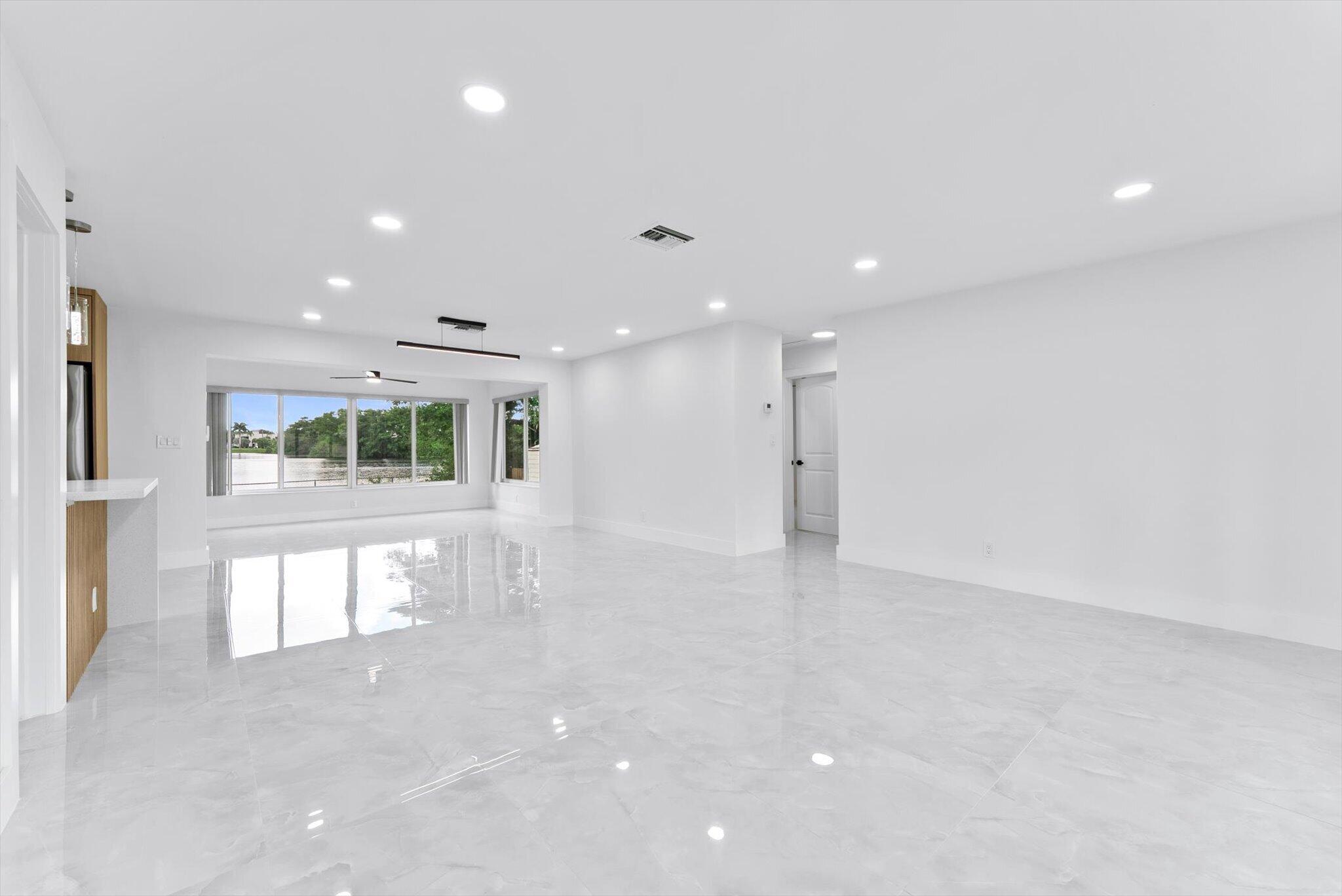 256 GREENBRIER Drive — Photo 5