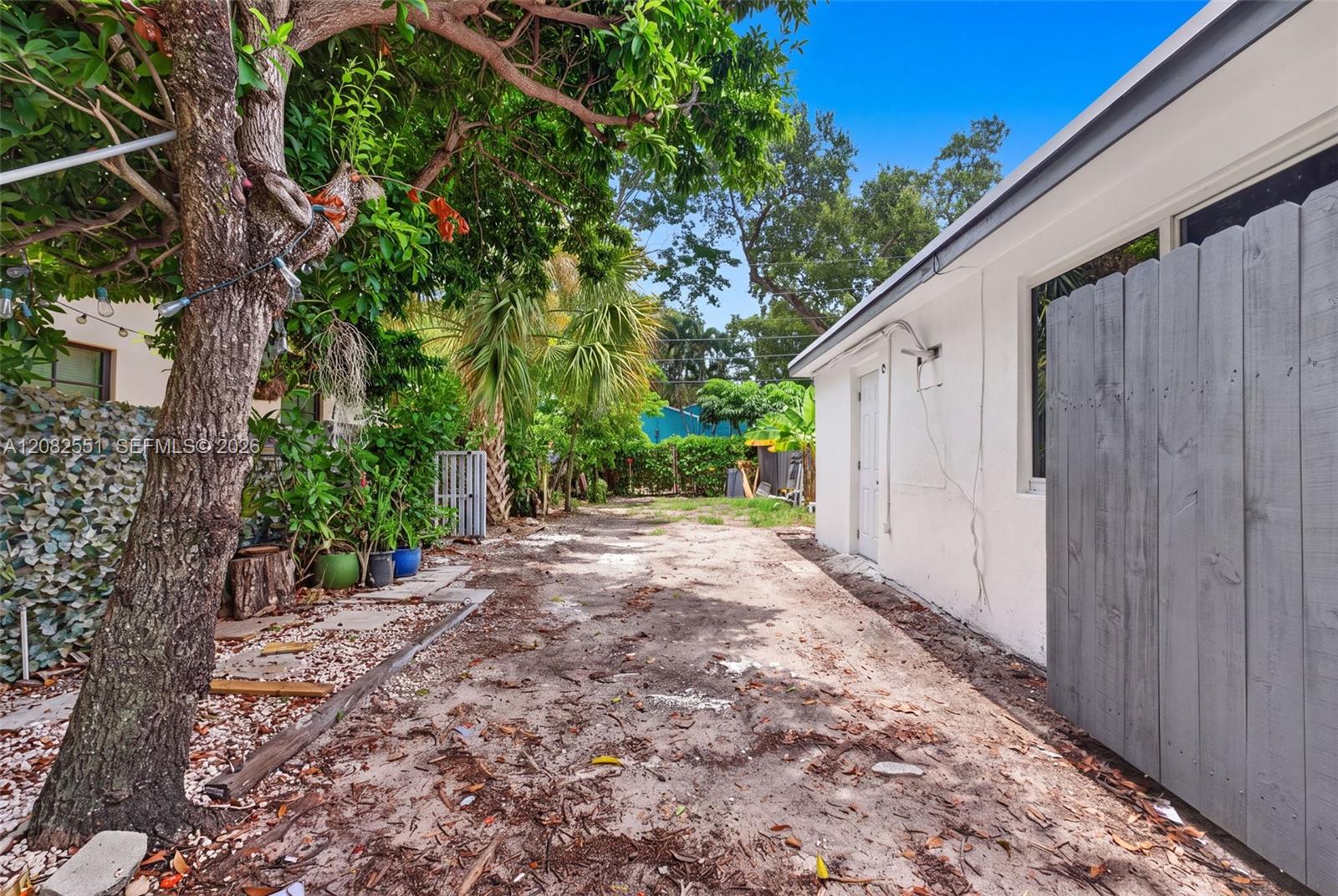1541 SW 32nd Ct — Photo 3