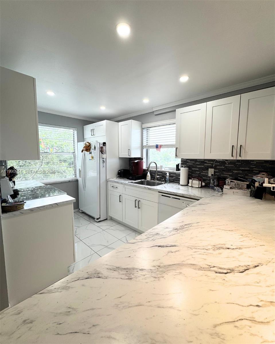 3776 Inverrary Blvd # 301R, Lauderhill FL 33319