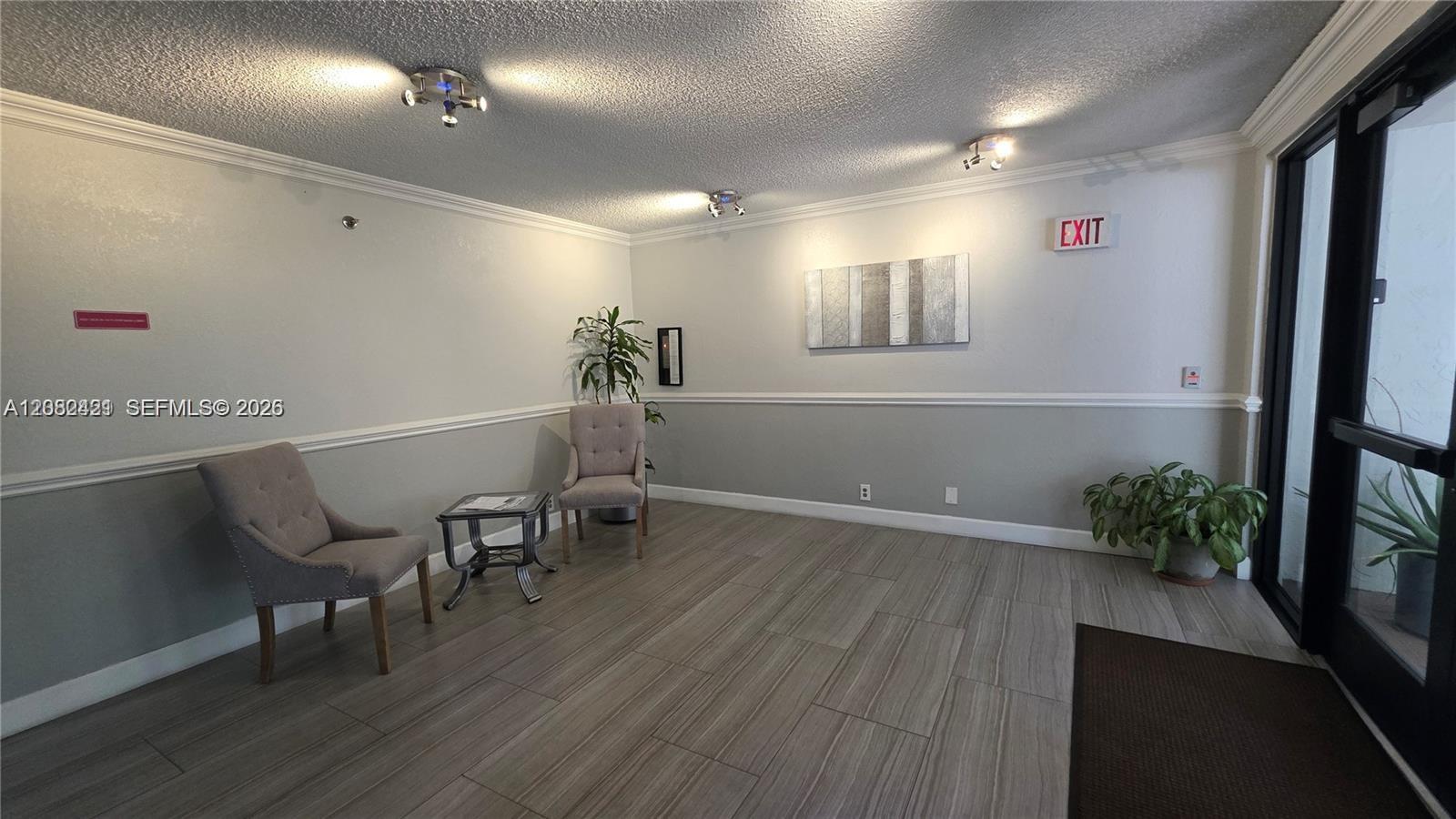 901 Hillcrest Dr # 215 — Photo 4