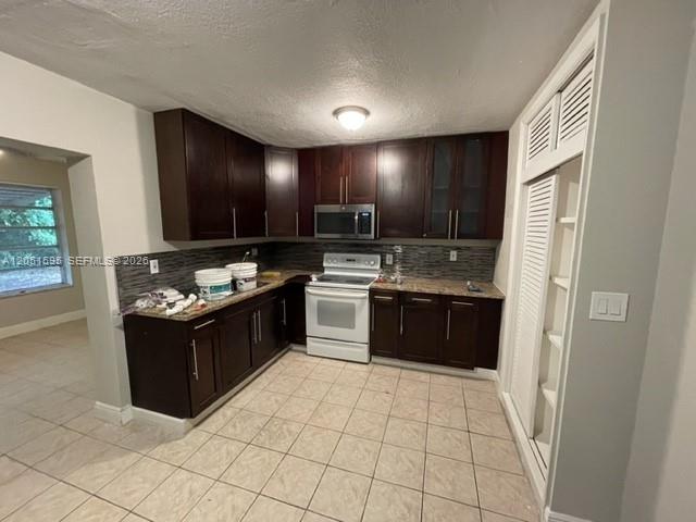 1575 NW 60th Ave # B — Photo 2