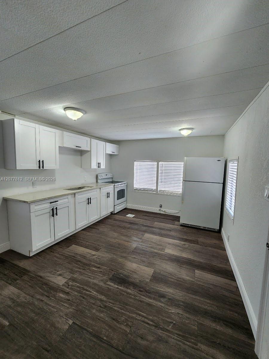 4222 Hibiscus Cir # House — Photo 2