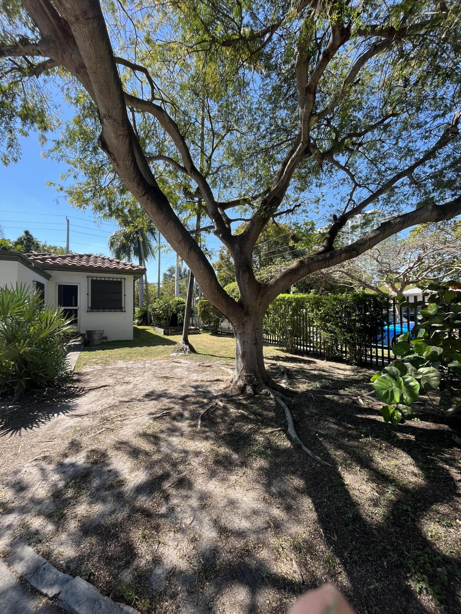 175 SW 25th Road — Photo 2