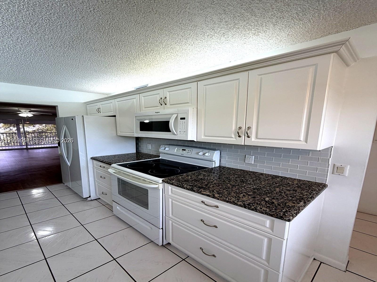 1400 SW 124th Ter # 402Q — Photo 2