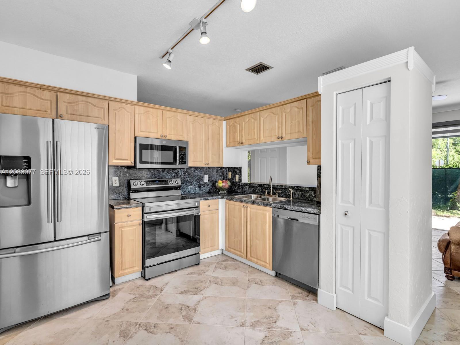 15037 SW 50th Ct — Photo 4