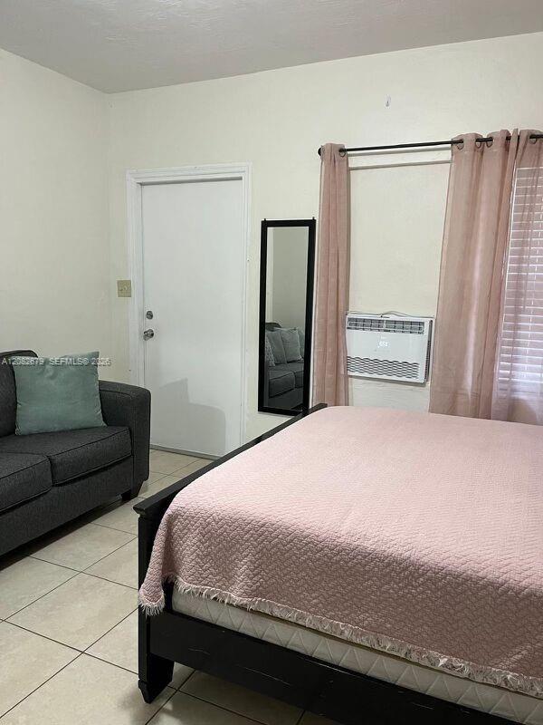 730 SW 10th St # 1 — Photo 4