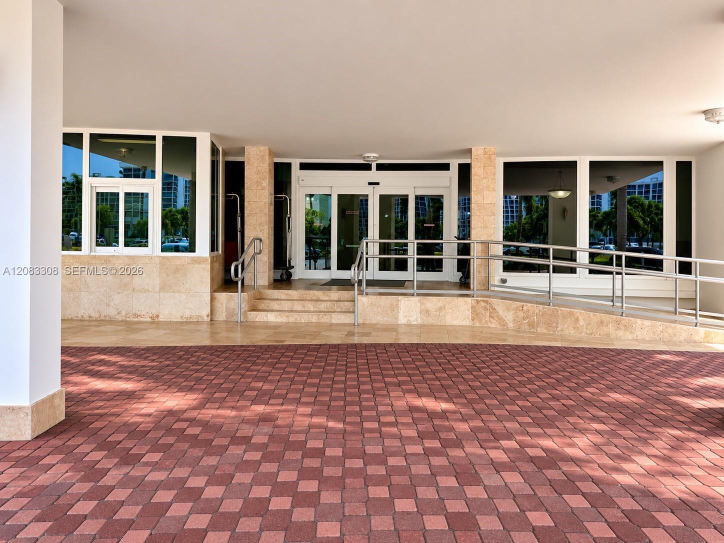 3505 S Ocean Dr # 402 — Photo 4