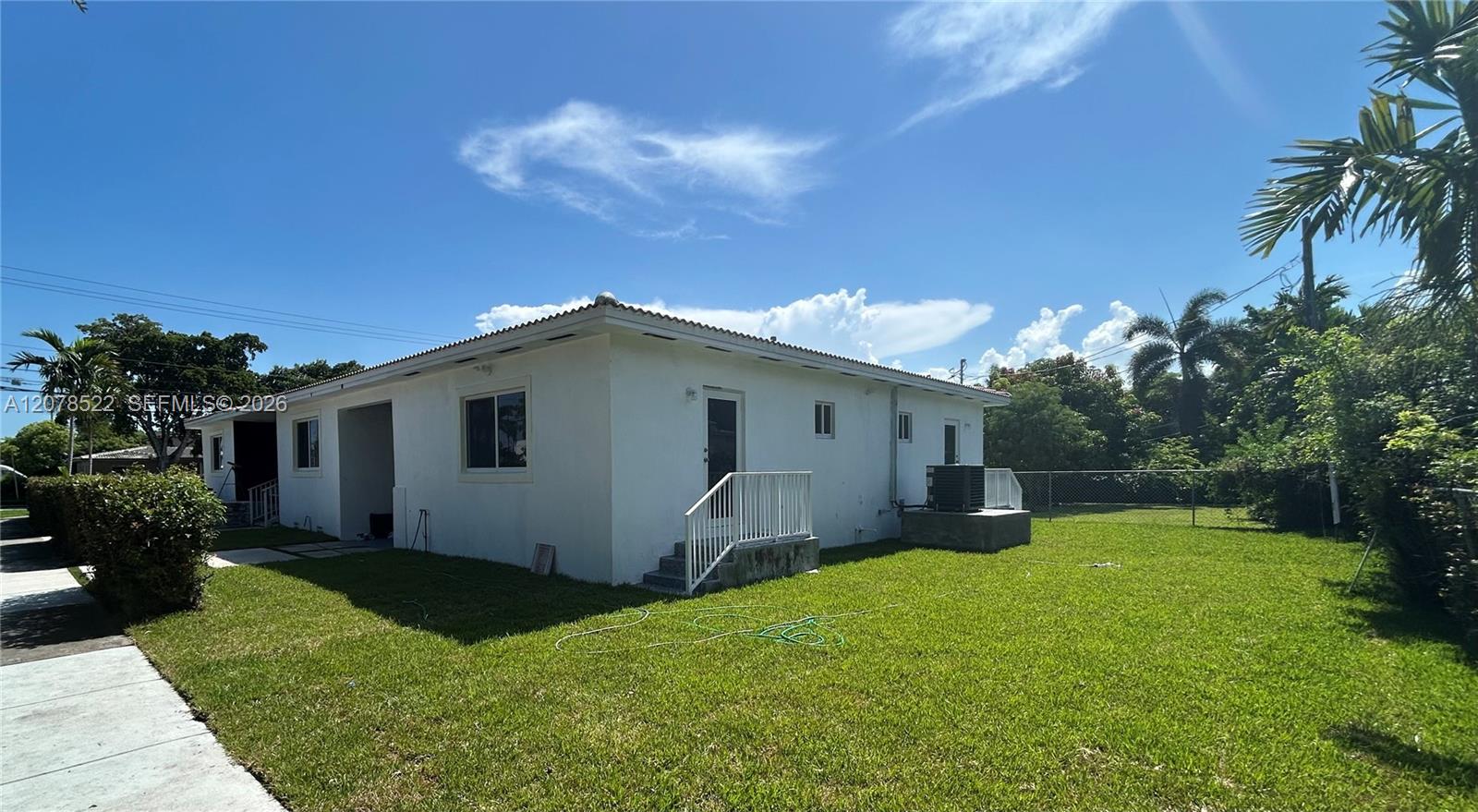 580 Lee Dr — Photo 2