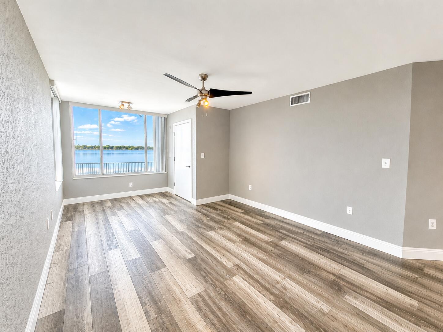 2831 N Oakland Forest Drive # 101 — Photo 2