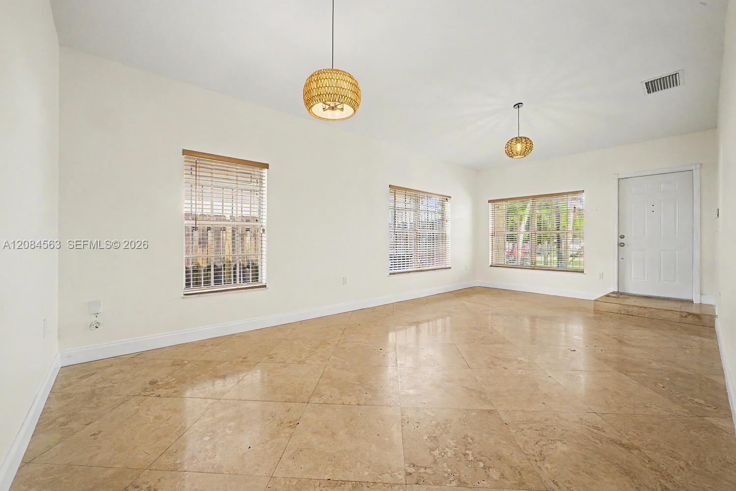 309 SW 2nd St — Photo 3