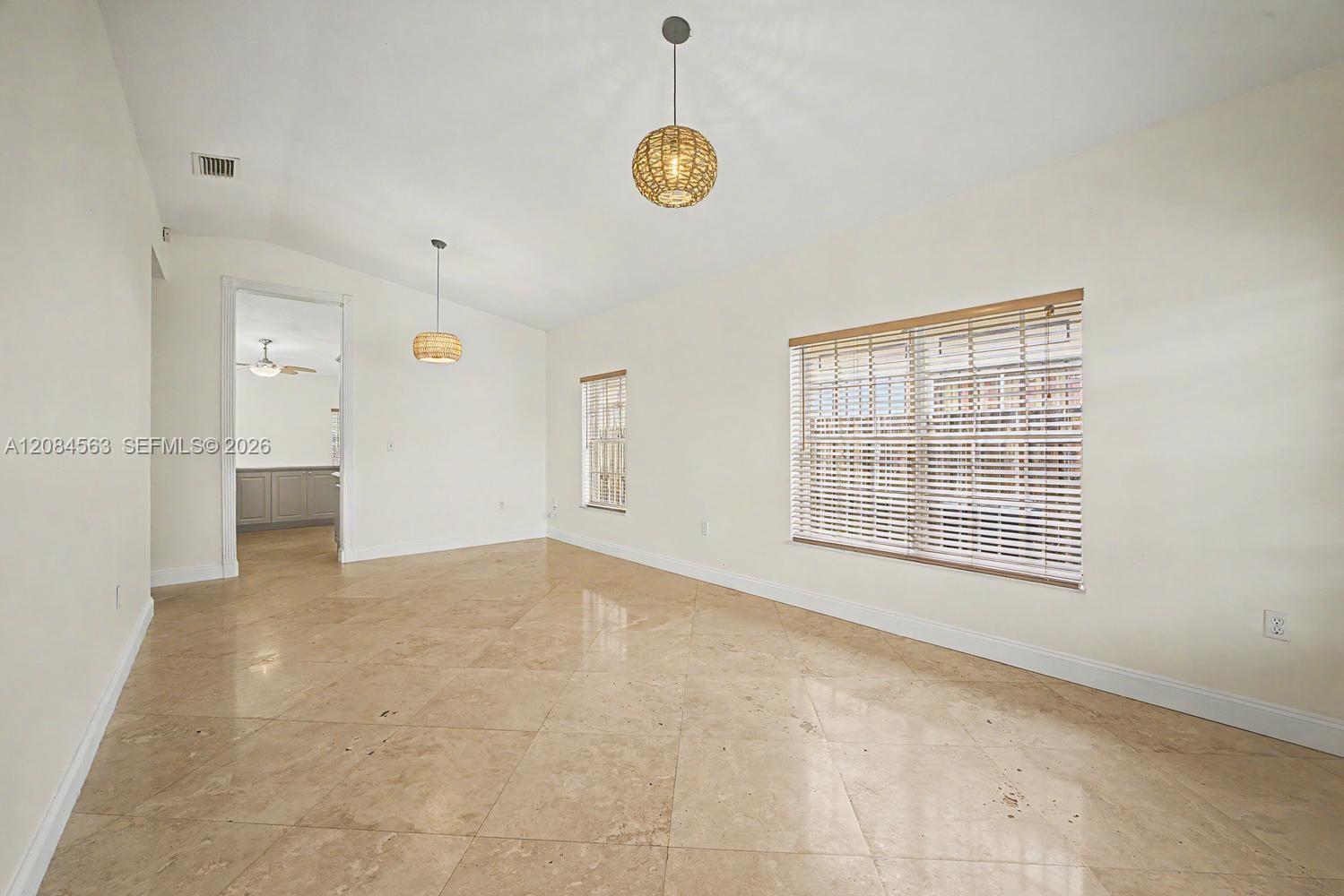 309 SW 2nd St — Photo 5