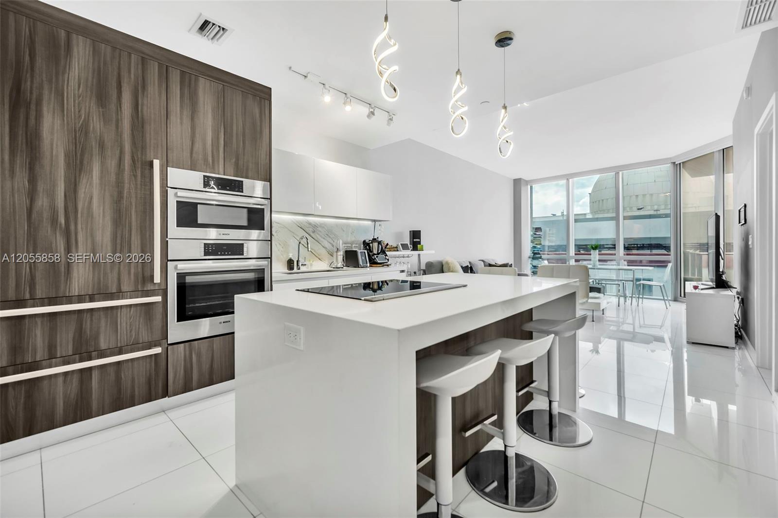 851 NE 1st Ave # 806, Miami FL 33132