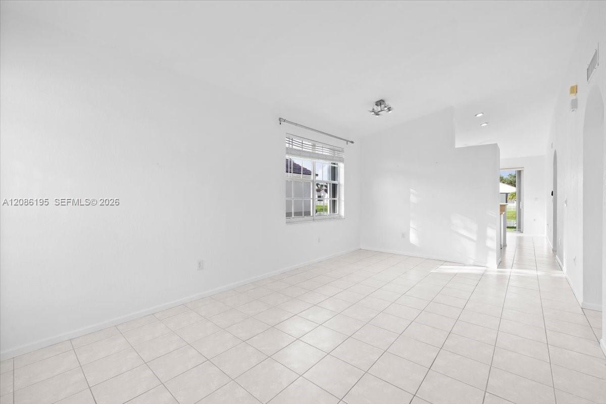 18660 SW 28th Ct — Photo 4