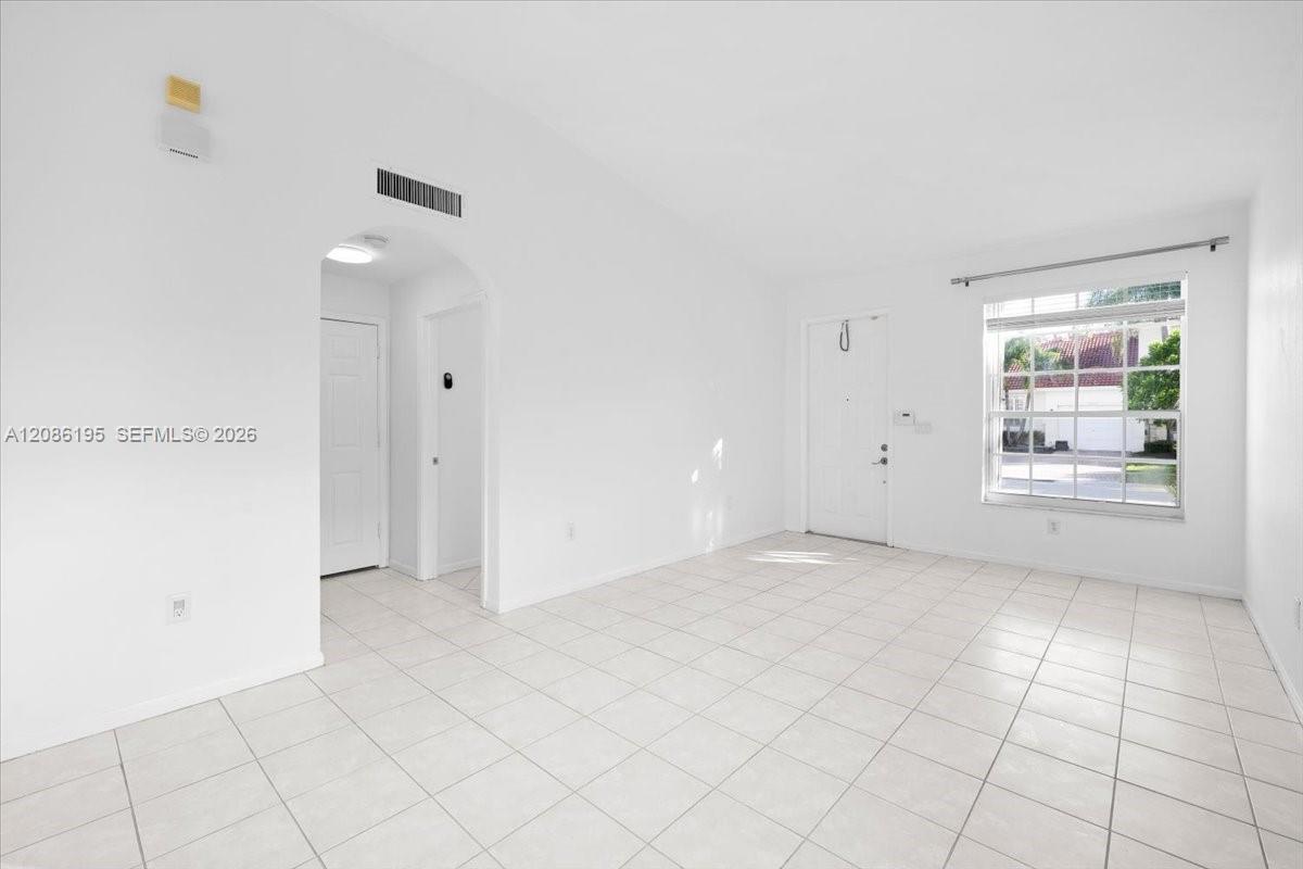 18660 SW 28th Ct — Photo 5