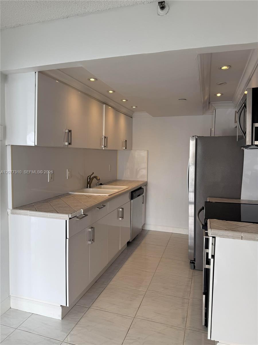 17500 N Bay Rd # S907 — Photo 5