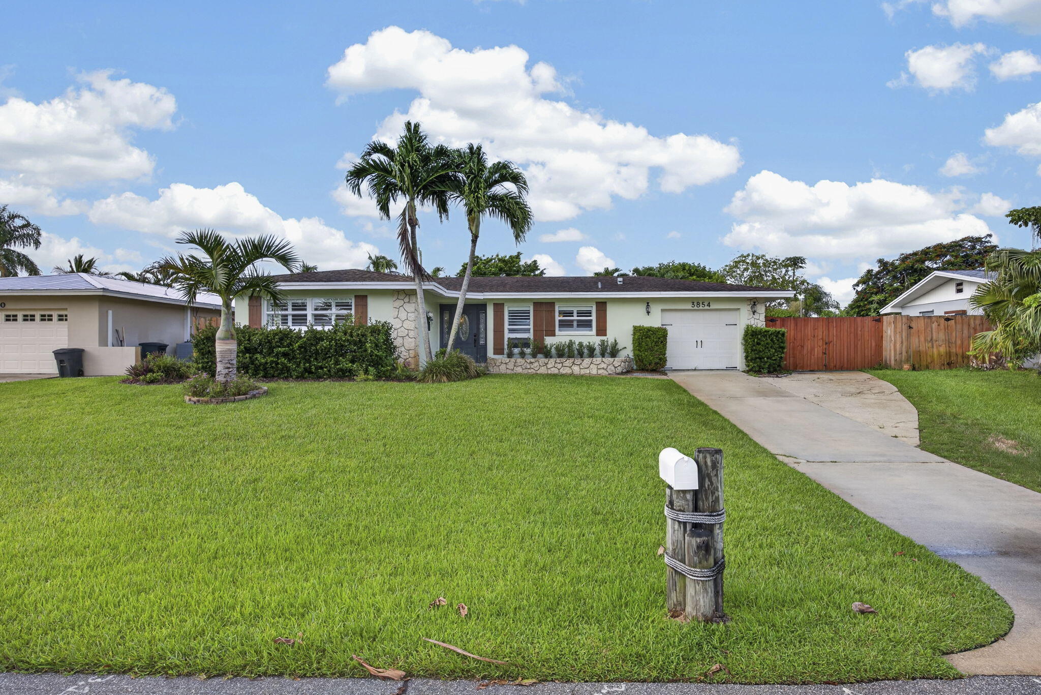 3854 BUTTERCUP Circle S, Palm Beach Gardens FL 33410