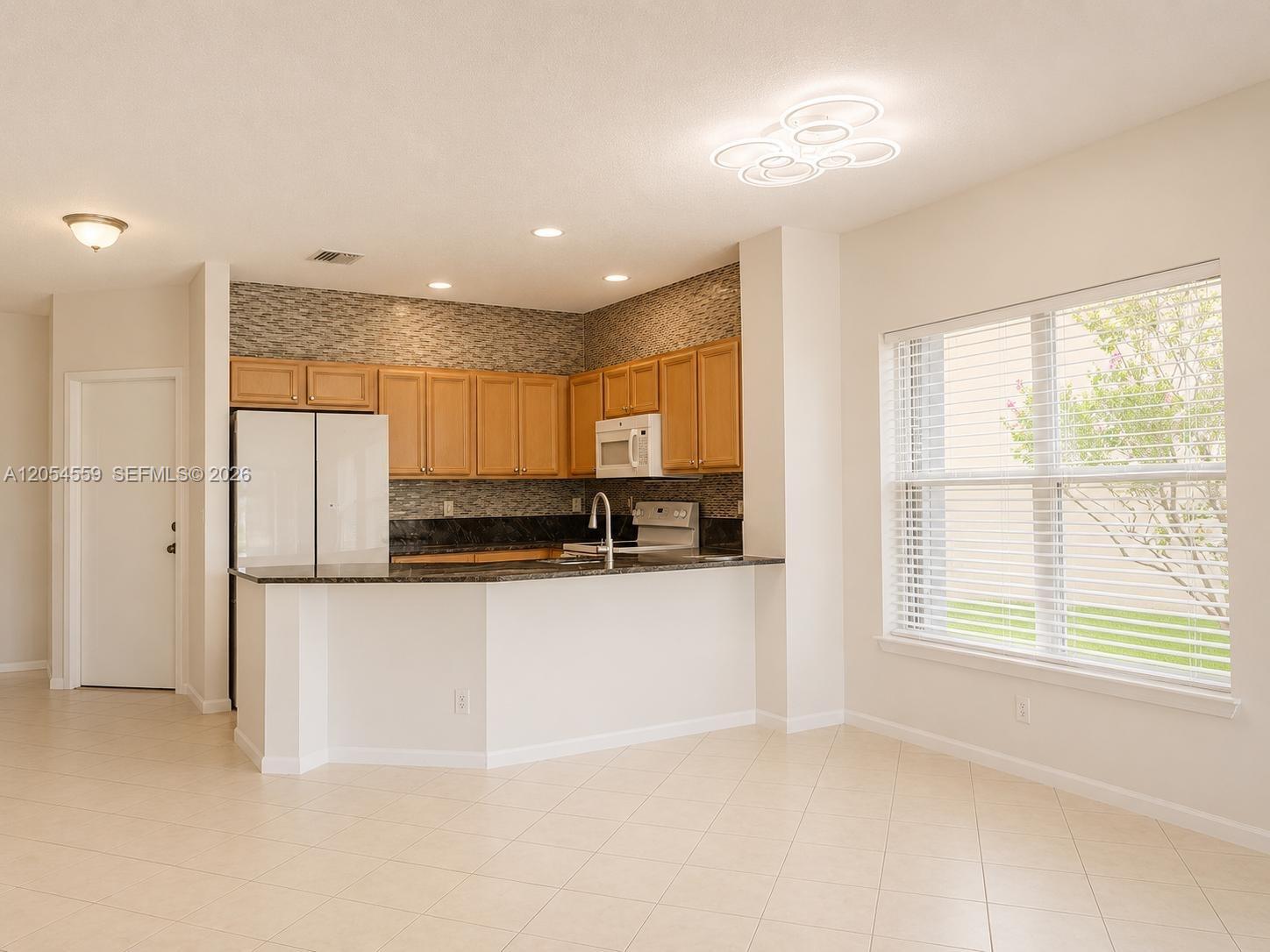 7337 Smithbrooke Dr — Photo 3