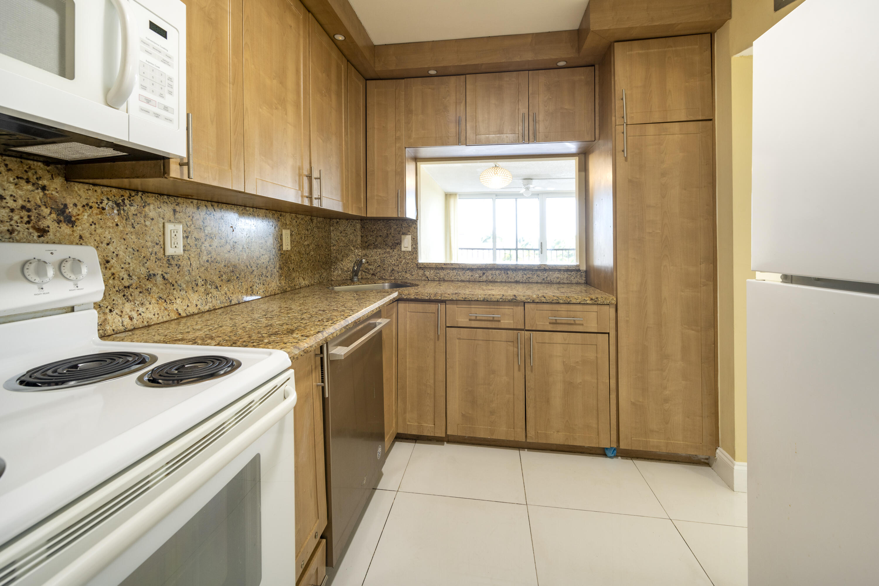 4501 NE 21ST Avenue NE # 412 — Photo 4