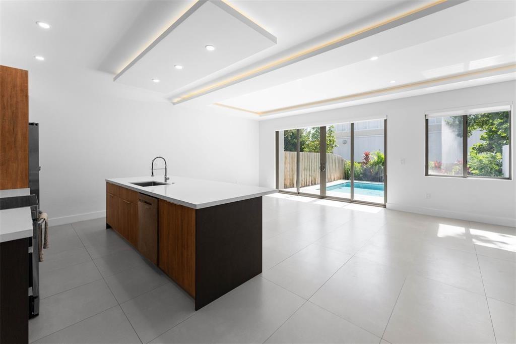 828 SW 30TH Street — Photo 3